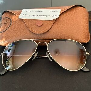 Ray-Ban Aviator Sunglasses with Silver Frames and Light Grey Gradient Lenses.New